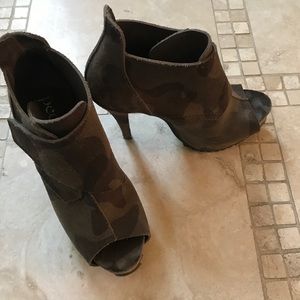 Pedro Garcia Camo Heels